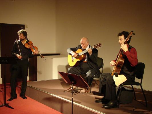 Raul Maldonado , Alberto Vingiano ( guitar) and Cyril Garac (Violin)